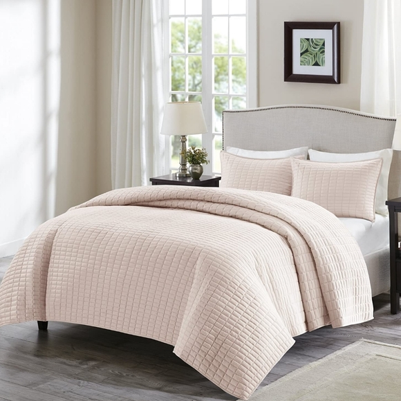 Pink Twin Quilt Set - Picture 1 of 4